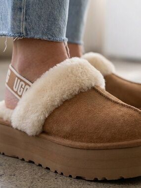 UGG FUNKETTE PLATFORM CHESTNUT Women’s Size 8 Mules 1113474-CHE